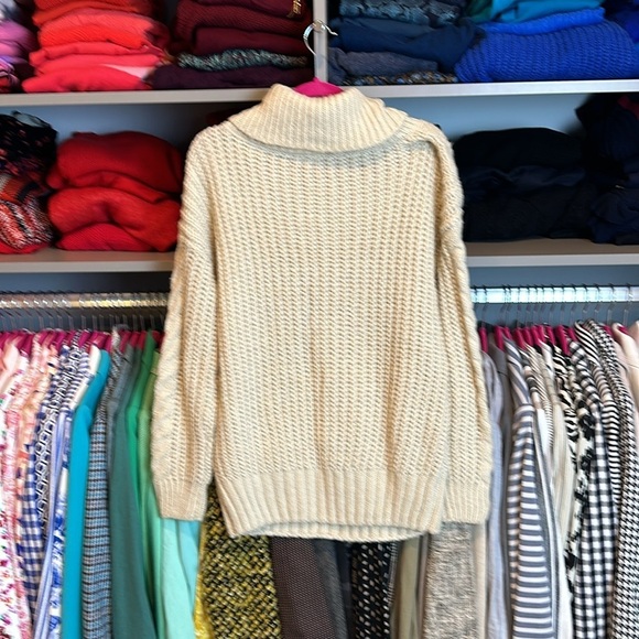 Moon and Madison tan long sleeve turtleneck knitted sweater size S - Picture 3 of 3